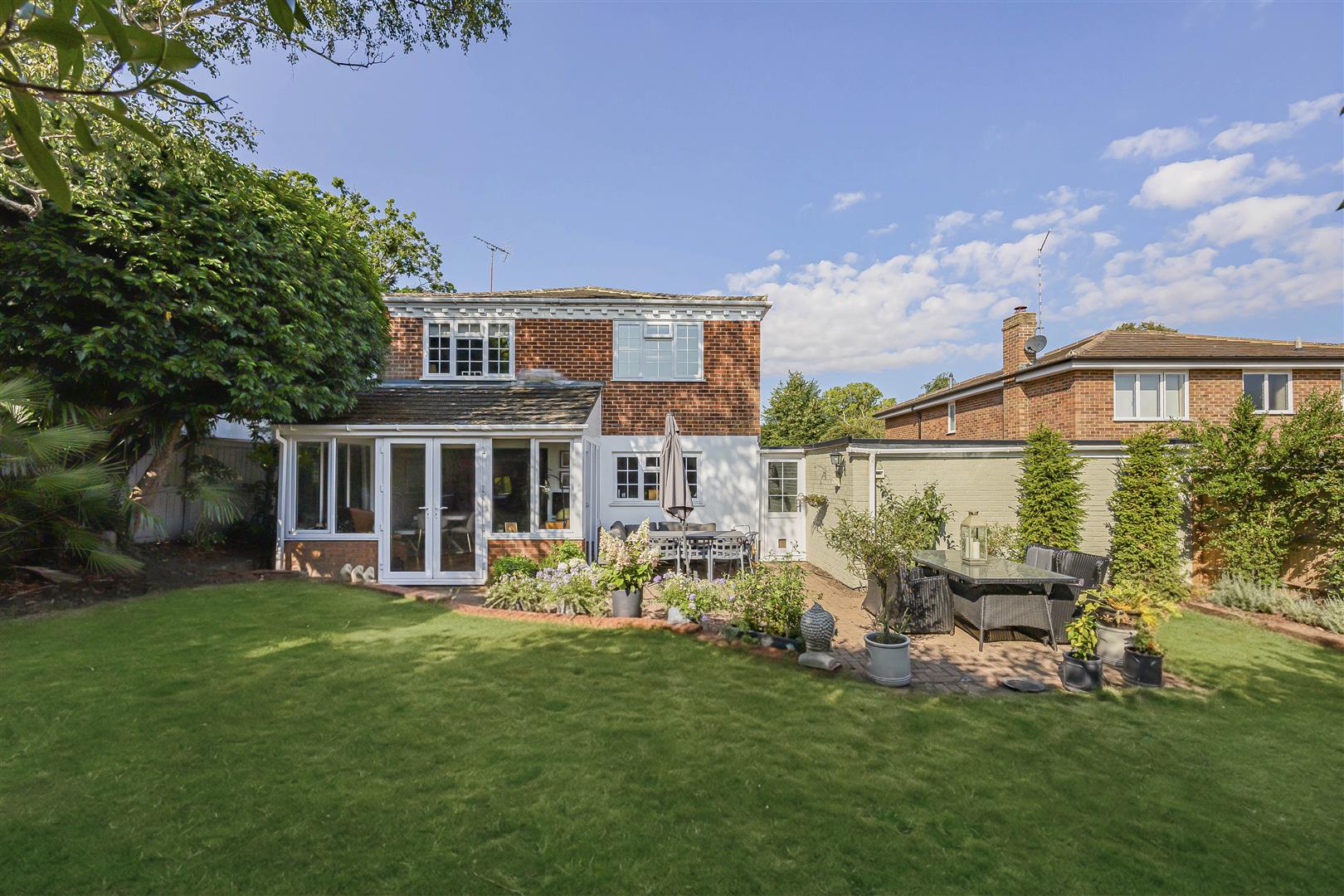 4 bed property in Crowsley Road, Henley-On-Thames